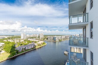 4010 S Ocean Dr in Hollywood, FL - Building Photo - Building Photo