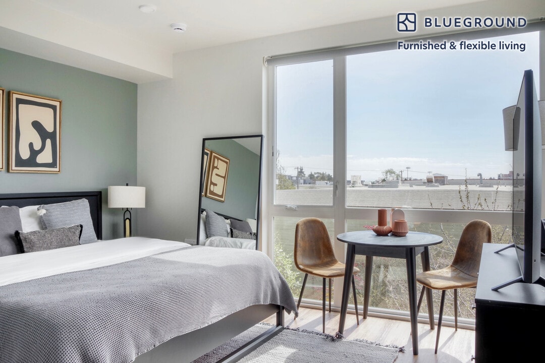 1305 E Marion St in Seattle, WA - Building Photo