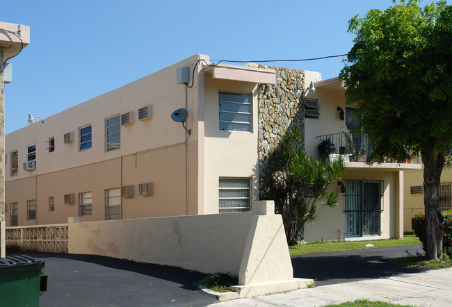 1251 SW 5th St in Miami, FL - Building Photo - Building Photo