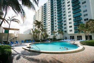 4001 S Ocean Dr in Hollywood, FL - Building Photo - Building Photo