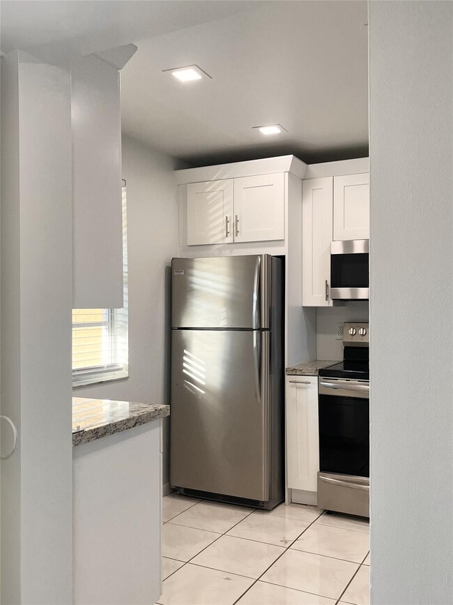 2423 NW 89th Dr in Coral Springs, FL - Building Photo - Building Photo