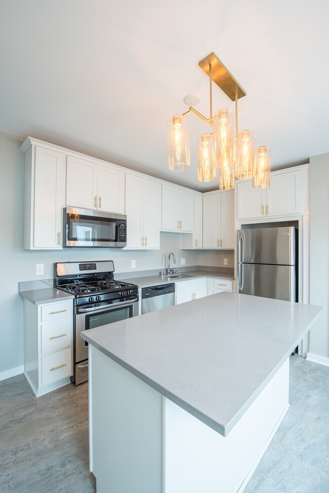 3050 S Delaware Ave, Unit A in Milwaukee, WI - Building Photo - Building Photo