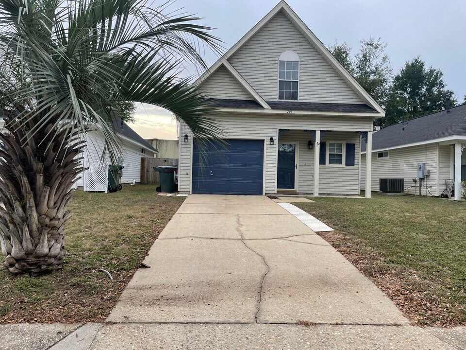 201 Wildflower Ln in Pensacola, FL - Building Photo