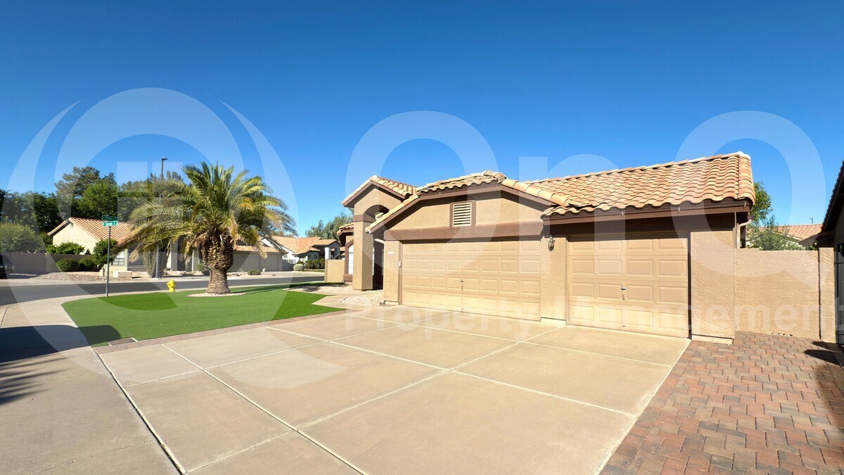 214 N Silverado St in Gilbert, AZ - Building Photo