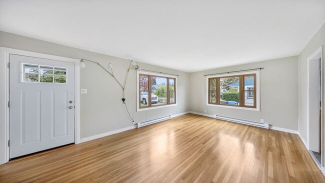 145 SE Glencoe St in Oak Harbor, WA - Building Photo - Building Photo