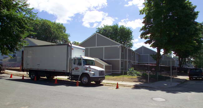 Liberty Hill Town Houses in Springfield, MA - Building Photo - Building Photo