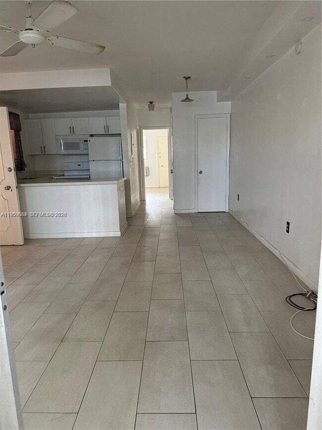 285 NE 191st St in Miami, FL - Building Photo - Building Photo