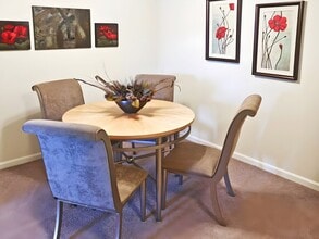 Regency Court in Orchard Park, NY - Foto de edificio - Building Photo