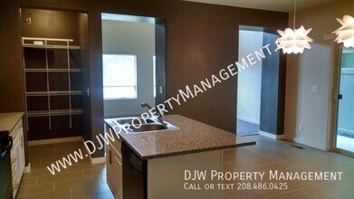 2996 N LeBlanc Way in Meridian, ID - Building Photo - Building Photo