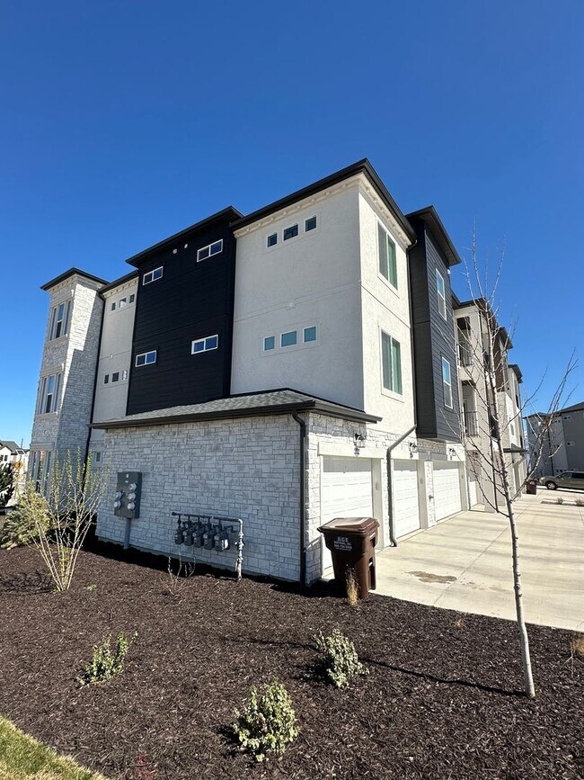 6454 Pinnacle Peak Ln in Herriman, UT - Building Photo - Building Photo