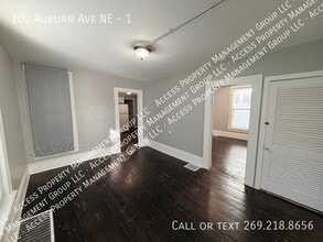 105 Auburn Ave NE in Grand Rapids, MI - Foto de edificio - Building Photo