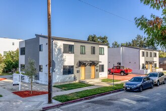 6453-6465 Calhoun Ave in Van Nuys, CA - Building Photo - Building Photo