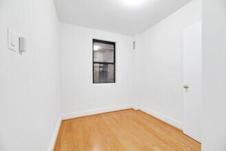 426 W 49th St in New York, NY - Building Photo - Building Photo