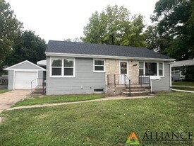 1845 College Heights Rd in Manhattan, KS - Building Photo