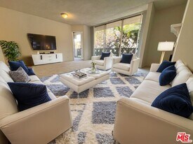 203 Montana Ave in Santa Monica, CA - Building Photo