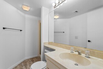 35200 Cathedral Canyon Dr in Cathedral City, CA - Foto de edificio - Building Photo