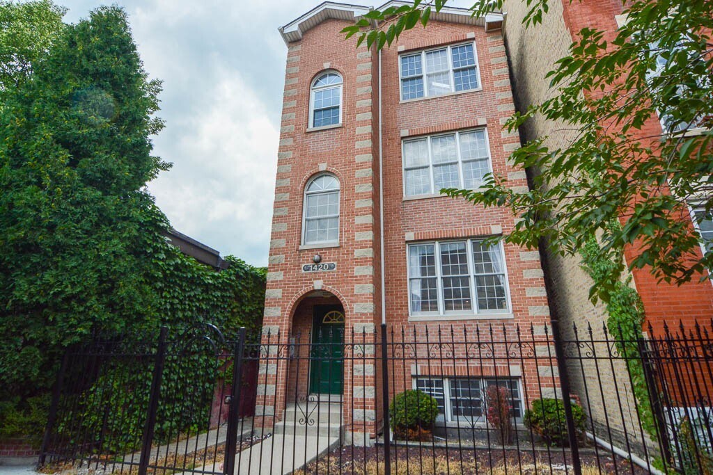 1470 W Ohio St, Unit J09P in Chicago, IL - Foto de edificio