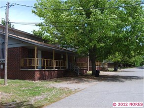 Twin Oaks Apartments in Tahlequah, OK - Building Photo - Building Photo