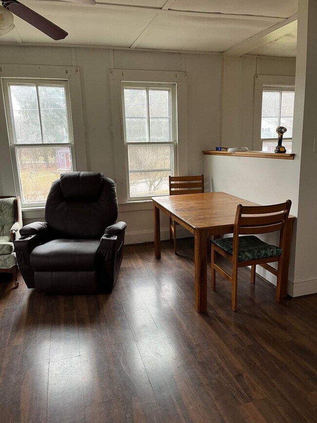 145 N Main St, Unit #2 Upper photo'