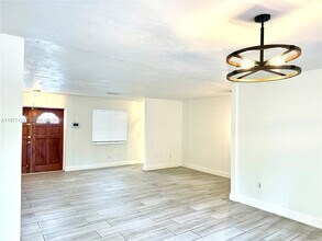 16665 SW 93rd Ct in Palmetto Bay, FL - Building Photo - Building Photo