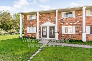 671-681 Shoreline Dr in Vermilion, OH - Building Photo