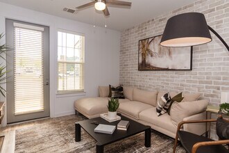 Avril Cambridge Village in Denver, NC - Foto de edificio - Interior Photo