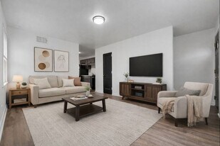 35 Midland Heights Cir in Midland, PA - Building Photo