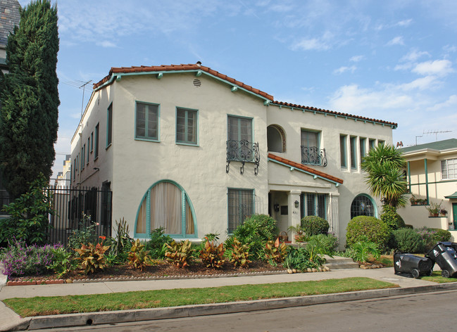 431 S Cloverdale Ave in Los Angeles, CA - Foto de edificio - Building Photo