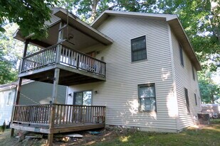 13 Ems D9 Ln in Syracuse, IN - Building Photo