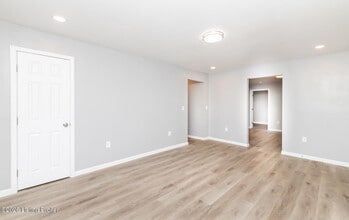 204 W Warfield St in Elizabethtown, KY - Building Photo - Building Photo