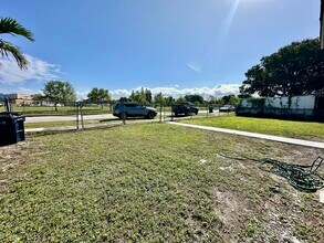 15920 Bunche Park School Dr in Miami Gardens, FL - Building Photo - Building Photo