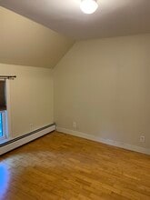 51 Shaw St, Unit 2 in Newport, ME - Building Photo - Building Photo