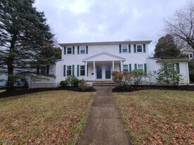 87 E Main St, Unit 87B in Mendham, NJ - Building Photo