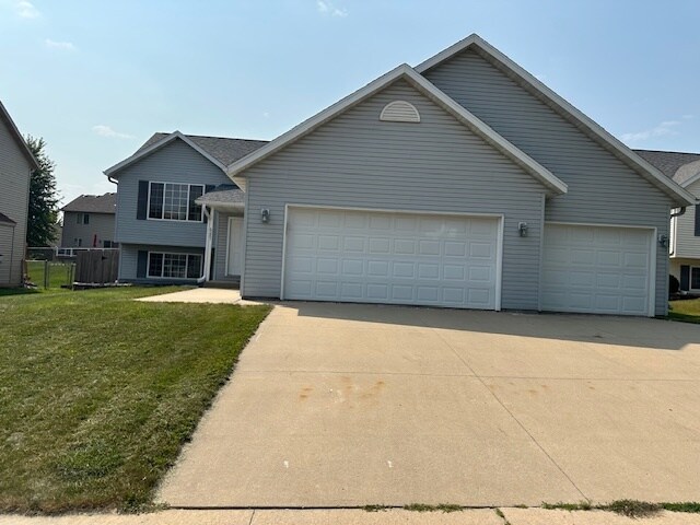 6287 Fairway Dr NW in Rochester, MN - Building Photo - Building Photo