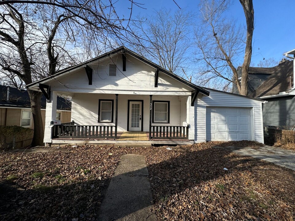 572 S Crescent Ave in Independence, MO - Building Photo