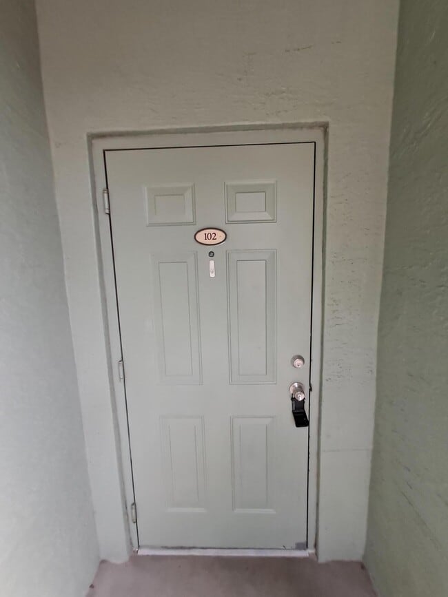 280 Crestwood Cir in Royal Palm Beach, FL - Building Photo - Building Photo