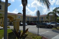 9720-9730 SW 184th St in Miami, FL - Foto de edificio - Building Photo