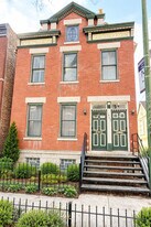 1945 W Thomas St, Unit 1 in Chicago, IL - Building Photo