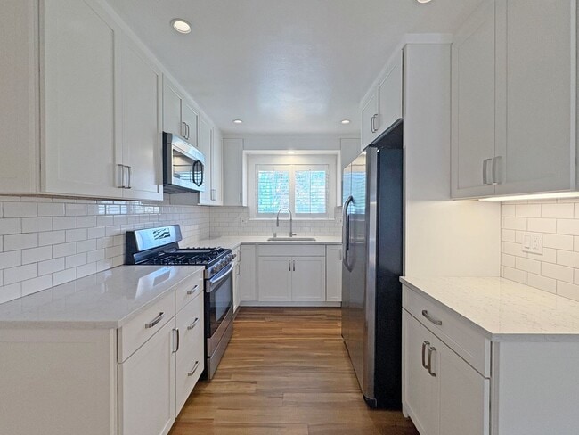 804 E Washington Ave in Escondido, CA - Building Photo - Building Photo
