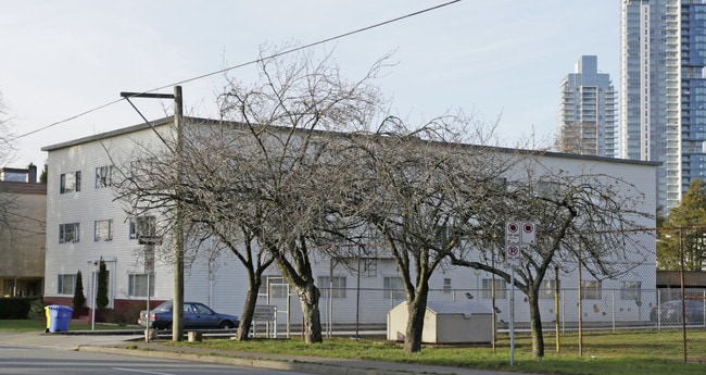 4559 Imperial St in Burnaby, BC - Building Photo - Primary Photo