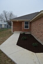 211 Coby Dr in Troy, TX - Building Photo - Building Photo