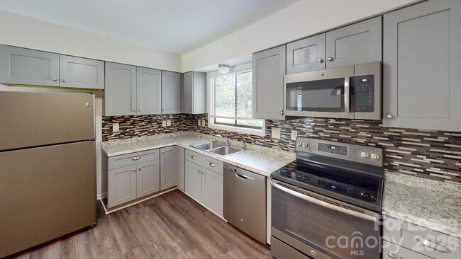 5921 Falstaff Dr in Charlotte, NC - Building Photo - Building Photo