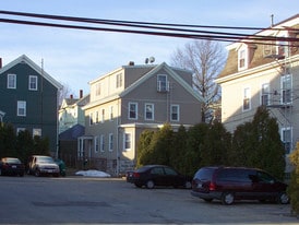 545 Middle St in Fall River, MA - Building Photo