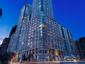 21 West End Ave in New York, NY - Building Photo - Building Photo