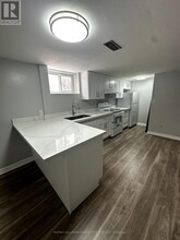 16 Trelevan Pl in Toronto, ON - Building Photo - Building Photo