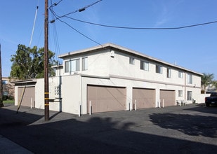 Courtyard Apartments in Orange, CA - Building Photo - Building Photo