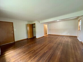 3952 S 43rd St-Unit -LOWER in Milwaukee, WI - Building Photo - Building Photo