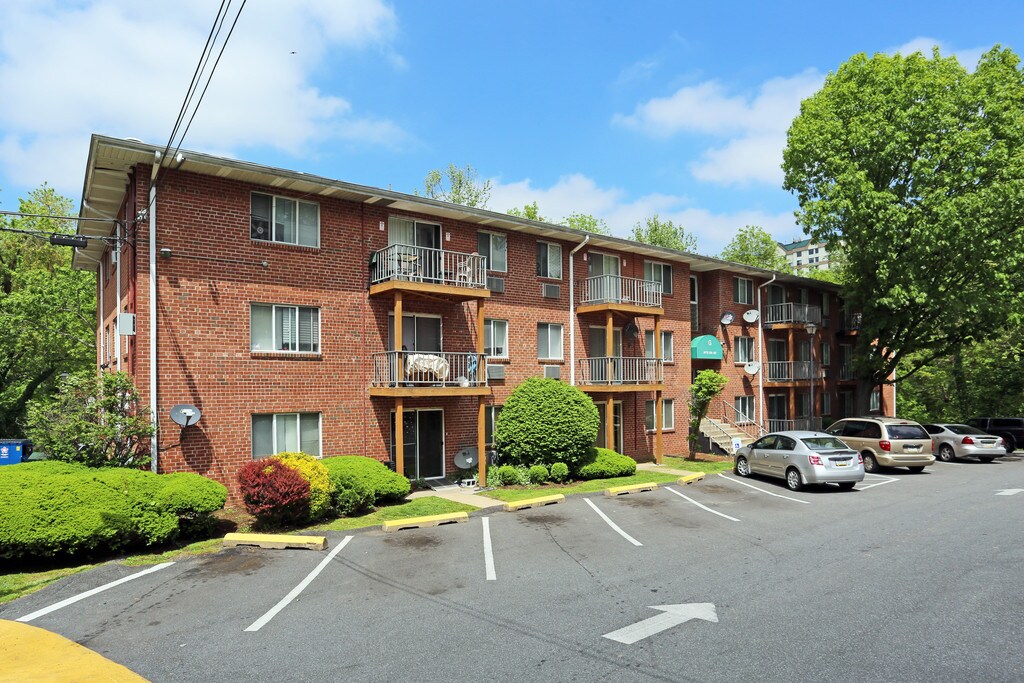 Wallingford Estates Chester, PA Apartments