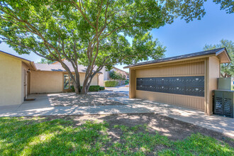 Stadium Oaks Apartments in San Angelo, TX - Foto de edificio - Building Photo