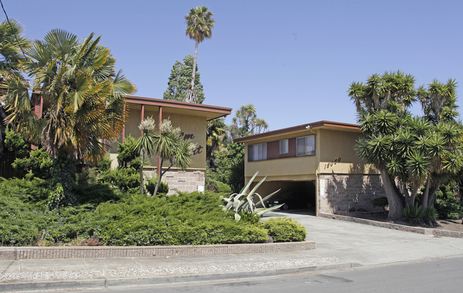 Palm Court in San Leandro, CA - Building Photo - Building Photo